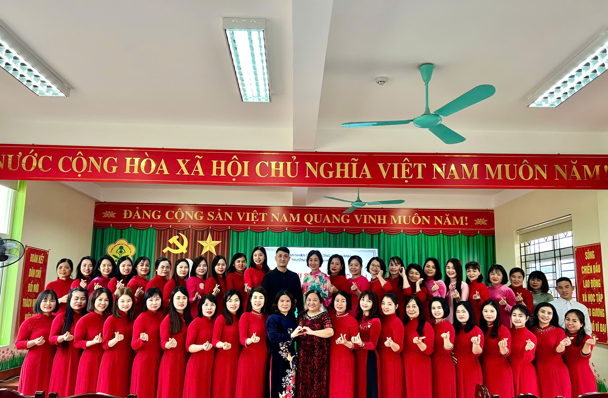 z7697114539996_975c4fe359a68fe16646cd3d9a6b351a.jpg
